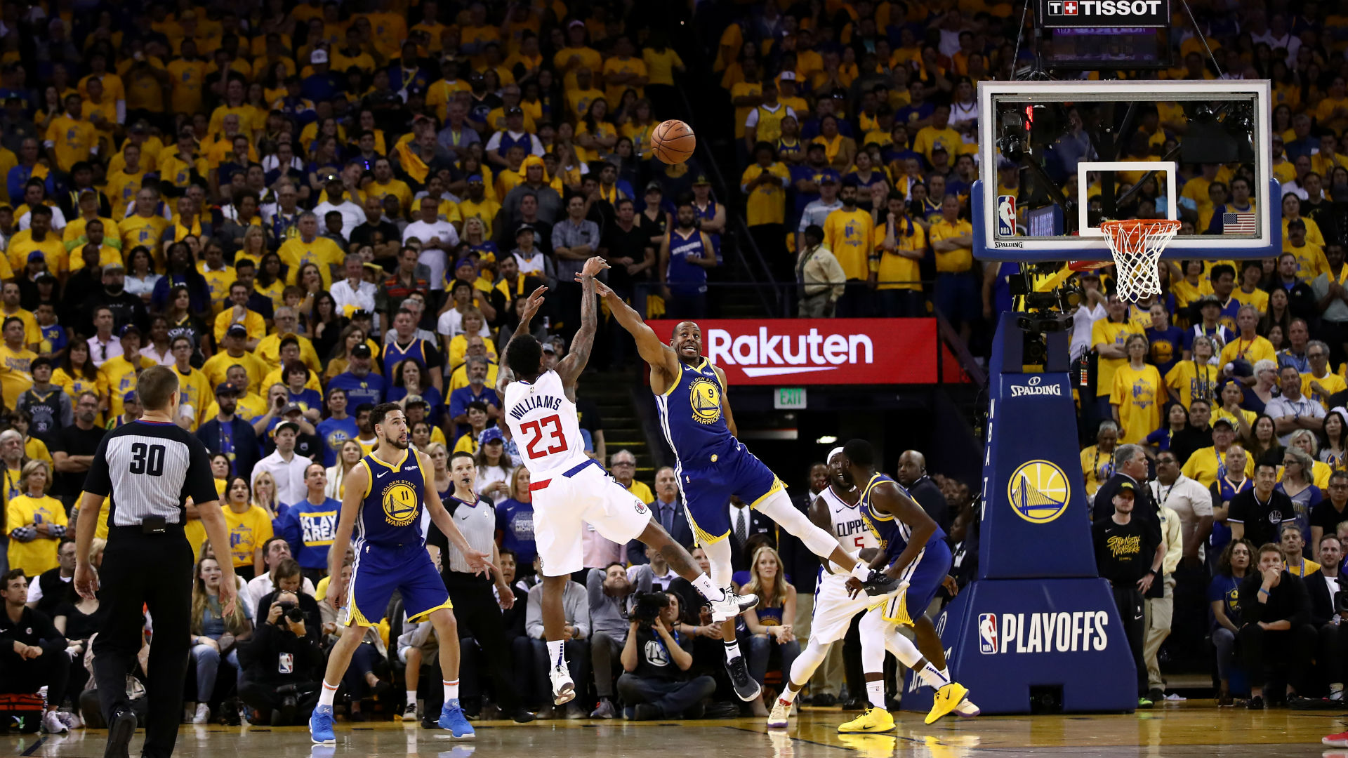Làm thế nào trai lùn 1m85 Lou Williams có thể gánh đội chẳng thua gì Curry hay Durant? Làm thế nào trai lùn 1m85 Lou Williams có thể gánh đội chẳng thua gì Curry hay Durant?